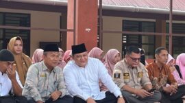 Ketua IKESMA dan ketua Panitia Reuni Akbar bersama Kepala Sekolah SMA Negeri 1 Payakumbuh