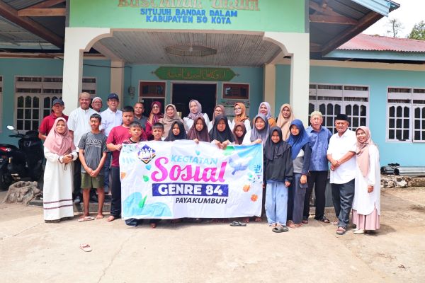 Alumni Genre 84 Payakumbuh menggelar kegiatan sosial dan menyerahkan bantuan kepada anak-anak Panti Asuhan Bustanul 'Ulum di Situjuah Banda Dalam, Kabupaten Lima Puluh Kota. Kegiatan ini sebagai bentuk kepedulian terhadap sesama dan upaya menjaga silaturahmi.