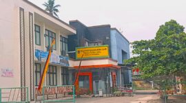 Tampak depan Kantor Dinas Kependudukan dan Pencatatan Sipil (Disdukcapil) Kota Payakumbuh yang menjadi pusat pelayanan administrasi kependudukan bagi masyarakat.
