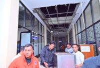 Angin Kencang Terjang Payakumbuh, Gonjong Balai Kota Terangkat dan Plafon Ambruk