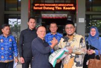 Arisal Aziz Salurkan Bantuan Beras untuk 281 KK Korban Kebakaran Pasar Payakumbuh