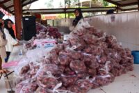 Ratusan Warga Geruduk Pasar Padang Kaduduak, Berebut Pangan Murah