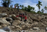 Tempuh Medan Berat, Tagana Payakumbuh Antarkan Bantuan ke Warga Terisolir di Subarang Aia Palembayan