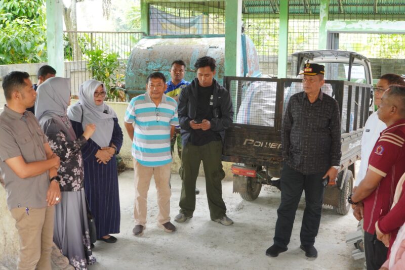 Wakil Wali Kota Payakumbuh Elzadaswarman menghadiri Lomba Operasi Semut Serentak LPM Kecamatan Payakumbuh Timur di TPS3R Mancang Labu, Jumat (21/8/2026).