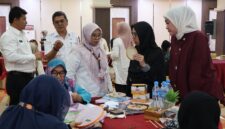 Wali Kota Payakumbuh Zulmaeta bersama Kemenekraf/Bekraf dan peserta program Pelatihan dan Pendampingan Kriya “Ekraf Peduli” di Ballroom Hotel Mangkuto, Rabu (26/8/2026).