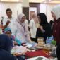 Wali Kota Payakumbuh Zulmaeta bersama Kemenekraf/Bekraf dan peserta program Pelatihan dan Pendampingan Kriya “Ekraf Peduli” di Ballroom Hotel Mangkuto, Rabu (26/8/2026).