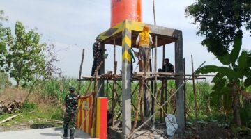 Babinsa Tarik Bantu Pembangunan Sumur Bor di Gempol Klotok – SIDOARJO TERKINI