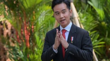 Berhasilkah Denny Indrayana menggulingkan Gibran dari kursi wakil presiden? – Bertambang