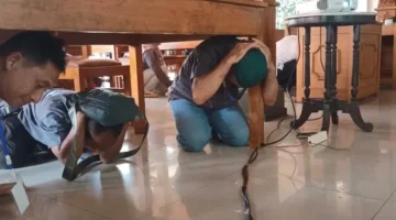 Berita Video – Gelar Simulasi, BMKG Gelar Sekolah Lapangan di Magetan Mengingatkan Potensi Gempa Darat