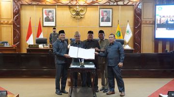 Bupati Subandi Serahkan Tiga Raperda Strategis ke DPRD Sidoarjo