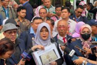 Dokter Tifa Tantang Jokowi Tunjukkan Ijazah di Depannya: Okezone News