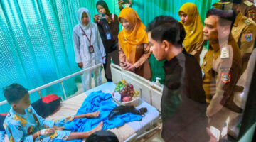 GIBRAN DAN AHMAD LUTHFI TINJAUAN LANGSUNG PASIEN TERDUGA KEKERASAN MBG DI BATANG