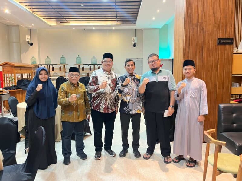 Ketua DPRD Kota Payakumbuh memberikan motivasi dan uang pembinaan kepada tiga kafilah asal Payakumbuh yang mewakili Sumatera Barat pada MTQ Nasional XXXI di Semarang, Jawa Tengah.