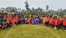 Peserta Liga Askot PSSI Kota Payakumbuh kelompok usia KU-8, KU-10, KU-12 dan KU-14 mengikuti kompetisi di Lapangan Perisai, Parik Muko Aia, Ahad (13/9/2026).