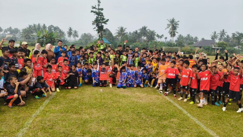 Peserta Liga Askot PSSI Kota Payakumbuh kelompok usia KU-8, KU-10, KU-12 dan KU-14 mengikuti kompetisi di Lapangan Perisai, Parik Muko Aia, Ahad (13/9/2026).