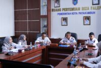 Wakil Wali Kota Payakumbuh Elzadaswarman menyampaikan tanggapan terhadap hasil pemeriksaan pendahuluan BPK terkait pengelolaan sampah.
