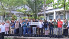 Pemkot Payakumbuh mengembangkan program Petani Berdasi dengan memanfaatkan lahan perkantoran untuk menanam cabai, bawang, dan terong.