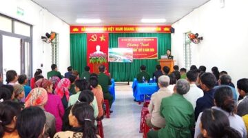 Komando Militer Quang Tri mengoordinasikan pelaksanaan program “Kejadian Terkini di Desa”.