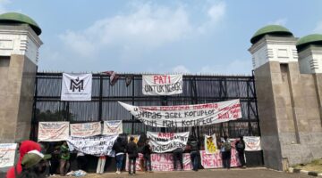 Nekat membawa keris ke barisan demonstrasi, anggota AMPB Pati Udin ditangkap polisi