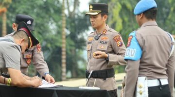 Pimpin Upacara Sertijab, Kapolsek Kuansing Ingatkan Personelnya Bijak Gunakan Media Sosial