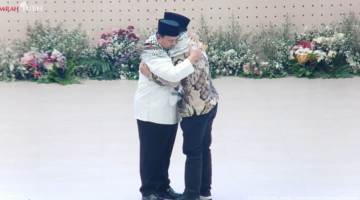 Prabowo Teriakkan ‘Bebaskan Palestina’, Dapat Keffiyeh dari Dubes Palestina