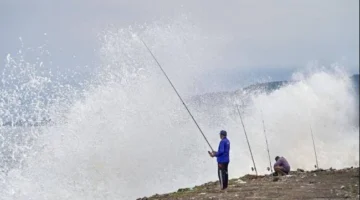 Siklon Tropis SURIGAE Menguat hingga Kategori 2, BMKG Pantau Gelombang Hingga 2,5 Meter