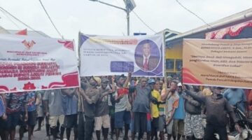 Thomas Safanpo Sah Bupati Asmat, Polisi Diminta Usut Dalang Aksi Demo Tuntut Pelantikan Bonefasius Jakfu – Highlight News