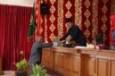 Ketua DPRD Kota Payakumbuh Wirman Putra memimpin Rapat Paripurna Penyampaian Pemandangan Umum Fraksi-Fraksi terhadap Nota Keuangan RAPBD 2027 di ruang sidang DPRD Payakumbuh, Senin (21/9/2026).