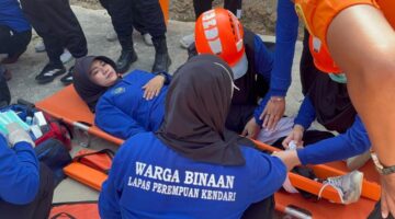 Basarnas Kendari Latih Narapidana dan Petugas Lapas Wanita dalam Simulasi – Evakuasi Bencana