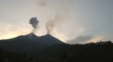 Basarnas Sulut Siagakan Tim SAR Respons Letusan Gunung Karangetang di Sitaro