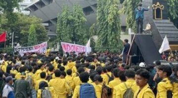 Demo Mahasiswa di Semarang Tuntut Kinerja Pemerintah Pusat