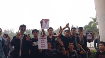 Demo di DPRD Kalimantan Barat, mahasiswa mendesak penanganan karhutla dan mengusut dugaan pengeroyokan