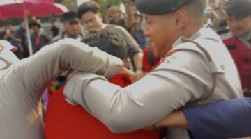 Demonstrasi LMND di depan Gedung DPR berakhir ricuh