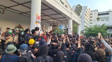 Dua Tahun Demo Prabowo-Gibran, Aksi Mahasiswa di Gedung DPRD DIY Kisruh