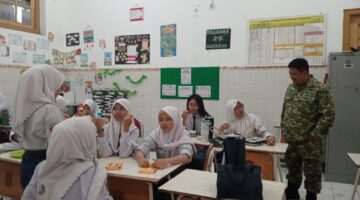 Dukung Pemenuhan Gizi Siswa, Babinsa Genteng Kawal Penyaluran MBG – Wartapos