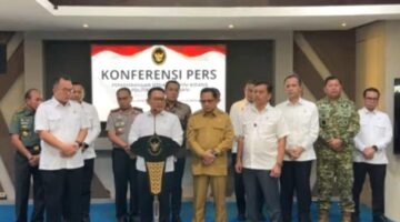 Menko Polhukam menegaskan penegakan hukum dilakukan dalam penanganan karhutla