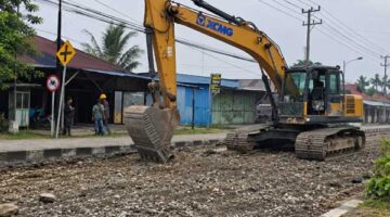 PUPR Mimika Mulai Perbaiki Jalan Hasanuddin, Ini Tahap Awal