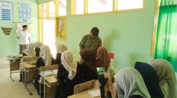 Ribuan Porsi MBG Didistribusikan di Kalianget-Talango, Babinsa Bantu Distribusinya