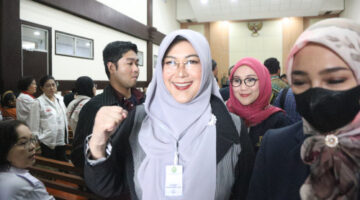 Sebut Nama Anies dan Ganjar, Dokter Tifa menantang UGM untuk mengabadikan nama Jokowi di gedung ini