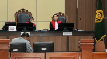 Sidang ijazah Jokowi tidak menghadirkan pelapor utama dan ijazahnya. Nasib Roy Suryo akan terulang kembali oleh Bambang Tri dan Gus Nur
