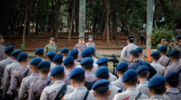 Untuk mengamankan demonstrasi, polisi dan TNI mengerahkan 9.505 personel gabungan