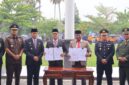 Sekda Payakumbuh Rida Ananda bersama Kepala Kantor Pertanahan Ikram Abdul Haris menandatangani PKS integrasi data pertanahan dan perpajakan di Payakumbuh, Kamis (1/10).