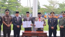 Sekda Payakumbuh Rida Ananda bersama Kepala Kantor Pertanahan Ikram Abdul Haris menandatangani PKS integrasi data pertanahan dan perpajakan di Payakumbuh, Kamis (1/10).