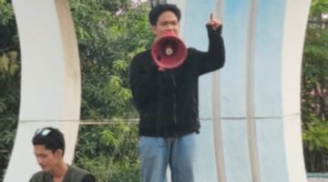 ‎Refleksi 2 Tahun Prabowo-Gibran, PMII Mamuju Demo di Simpang Lima Bawa 15 Tuntutan